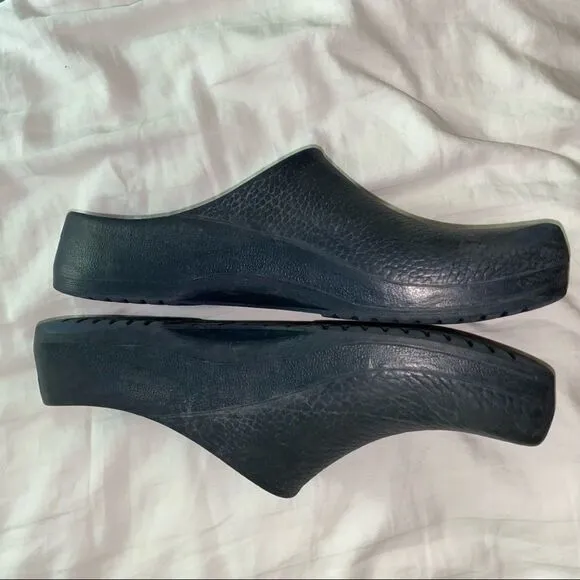 🍄 Birkenstock Black Croc Style Slip On Shoes