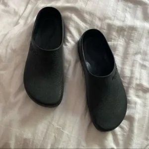 🍄 Birkenstock Black Croc Style Slip On Shoes