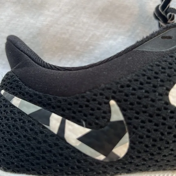 ⭐️ Nike quest black camo swoosh running shoes men 8