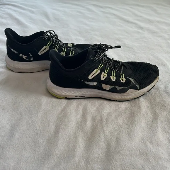 ⭐️ Nike quest black camo swoosh running shoes men 8