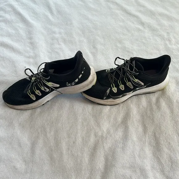 ⭐️ Nike quest black camo swoosh running shoes men 8
