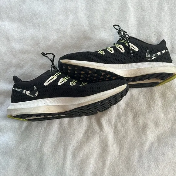 ⭐️ Nike quest black camo swoosh running shoes men 8