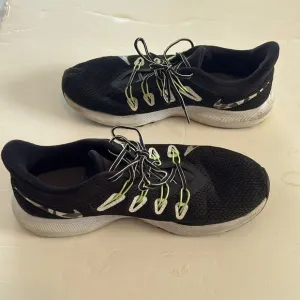 ⭐️ Nike quest black camo swoosh running shoes men 8