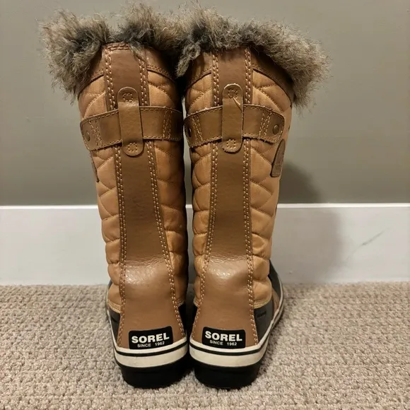 ❄️ Sorel Tofino II Women's Tan and Black Winter Boots - size 8