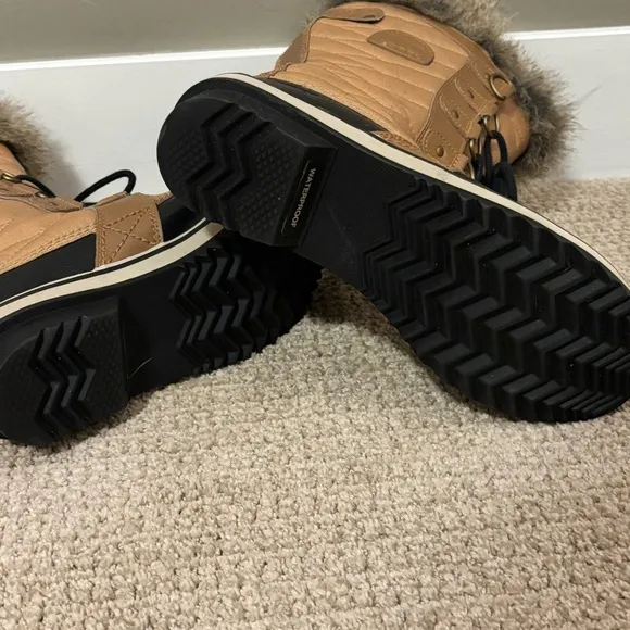 ❄️ Sorel Tofino II Women's Tan and Black Winter Boots - size 8