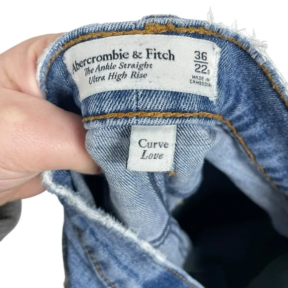 Abercrombie Curve Love Ankle Straight Raw Hem Ultra High Rise Jeans Size 22S