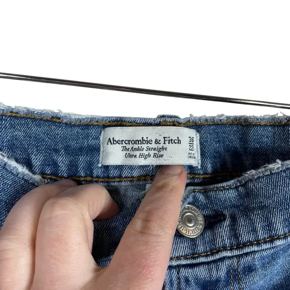 Abercrombie Curve Love Ankle Straight Raw Hem Ultra High Rise Jeans Size 22S