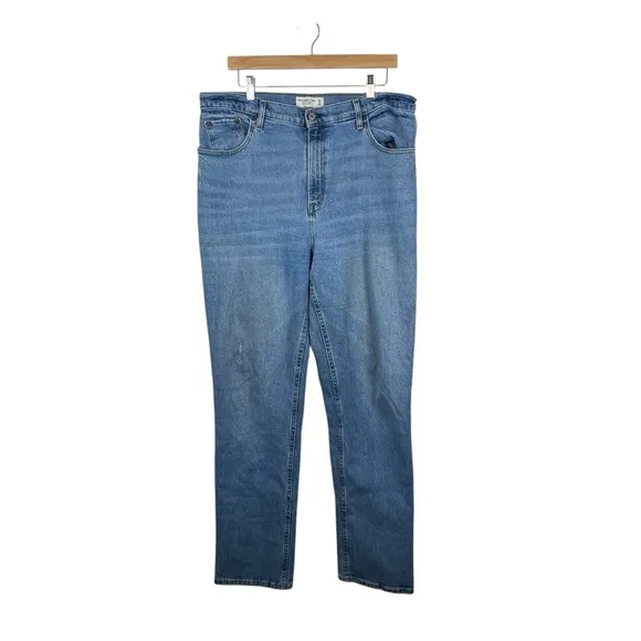Abercrombie Curve Love Ultra High Rise 90s Straight Jean Size 16L