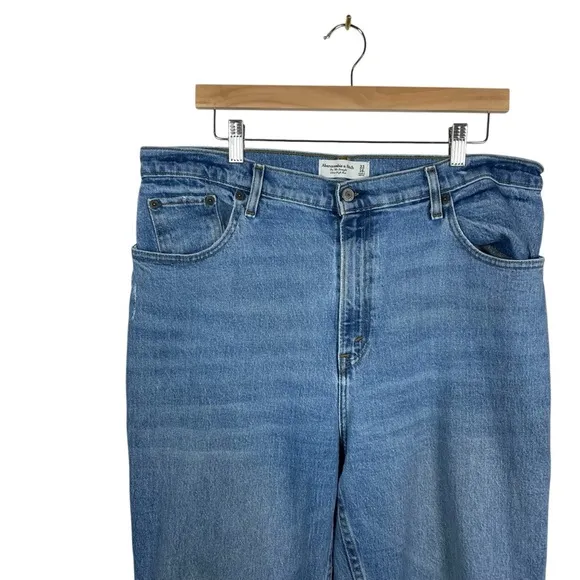Abercrombie Curve Love Ultra High Rise 90s Straight Jean Size 16L