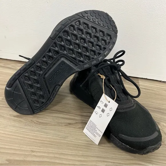 Adidas NMD_V3 J Boost Boys Running Shoes Triple Black Youth Size 5.5 GX5683 NWOB