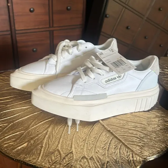 Adidas NWT Hypersleek Sneakers. Size 5.5.