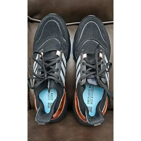Adidas UltraBoost 22  Athletic Running Shoes Women's Size 9 NWT