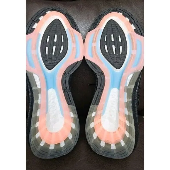 Adidas UltraBoost 22  Athletic Running Shoes Women's Size 9 NWT