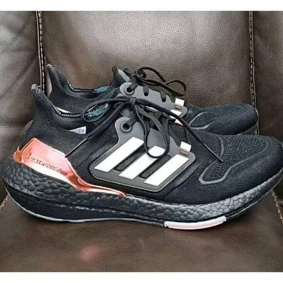 Adidas UltraBoost 22  Athletic Running Shoes Women's Size 9 NWT