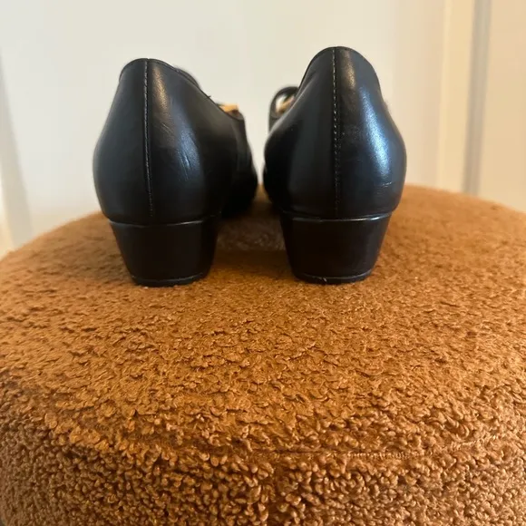 Aetrex Black Leather Mary Jane heels  with Strap and Rounded Toe