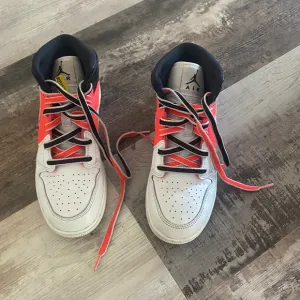 Air Jordan 1 Mid GS Big Kids' Shoes White-Black-Infrared Size 6Y