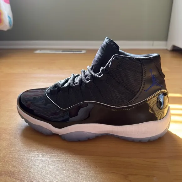 Air Jordan 11 Space Jam