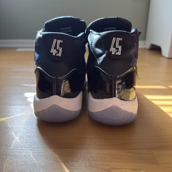 Air Jordan 11 Space Jam