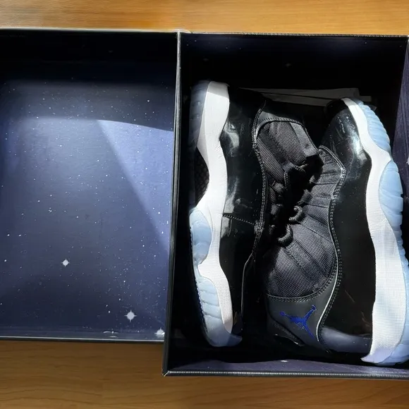 Air Jordan 11 Space Jam