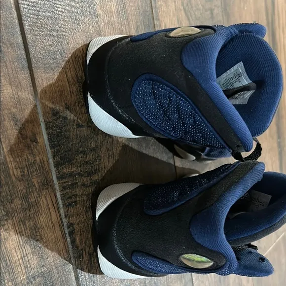 Air Jordan kids Retro 13 GS 414575-400 size 1 Y Sneakers excellent condition!!