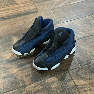 Air Jordan kids Retro 13 GS 414575-400 size 1 Y Sneakers excellent condition!!