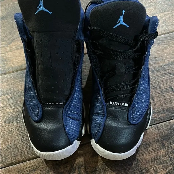 Air Jordan kids Retro 13 GS 414575-400 size 1 Y Sneakers excellent condition!!