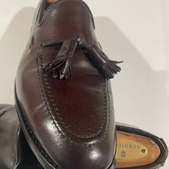 Allen Edmonds Men's deep blood burgandyTassel Loafers-Shell Cordovan