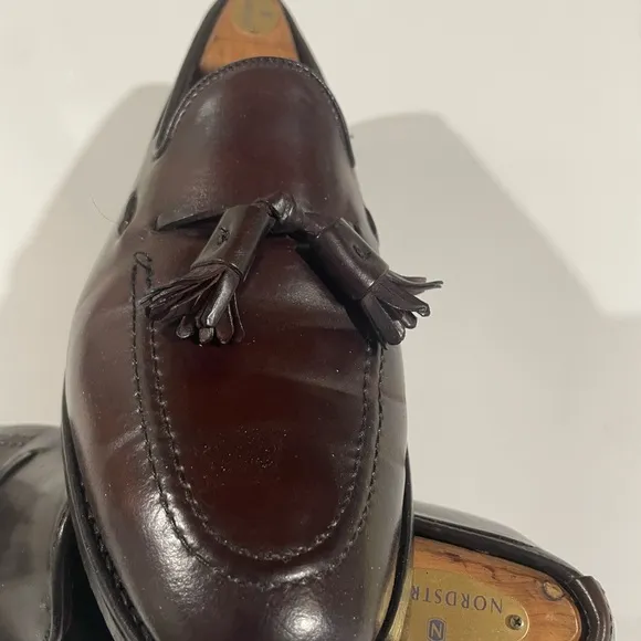 Allen Edmonds Men's deep blood burgandyTassel Loafers-Shell Cordovan