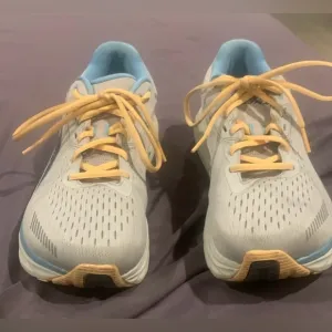 Altra running road shoes, Olympus
