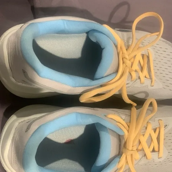 Altra running road shoes, Olympus
