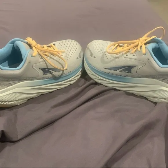 Altra running road shoes, Olympus