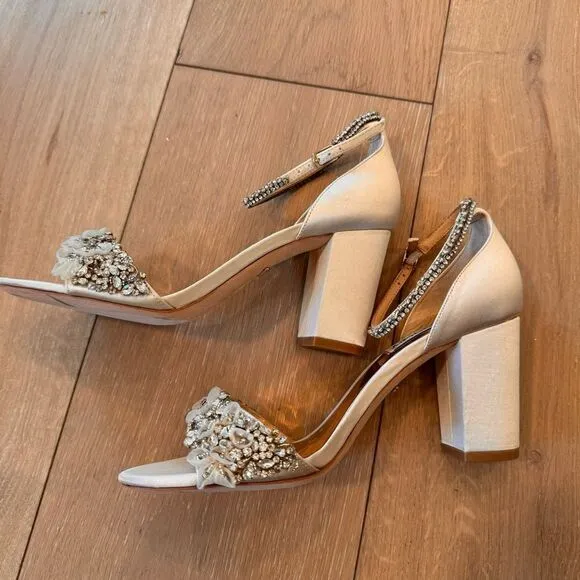 &quot;FINESSE&quot; BY BADGLEY MISCHKA BRIDAL size 7