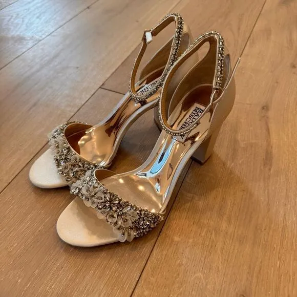 &quot;FINESSE&quot; BY BADGLEY MISCHKA BRIDAL size 7