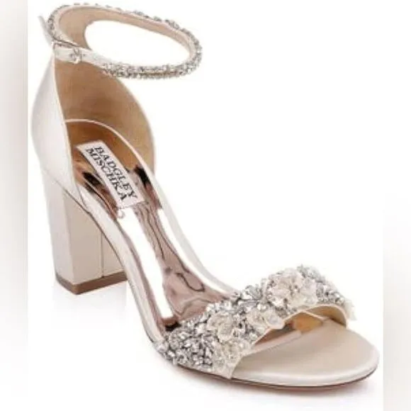 &quot;FINESSE&quot; BY BADGLEY MISCHKA BRIDAL size 7