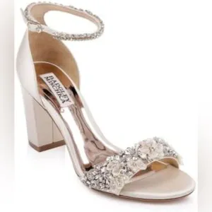 &quot;FINESSE&quot; BY BADGLEY MISCHKA BRIDAL size 7