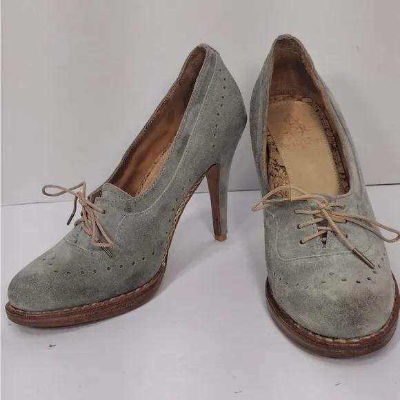 ANGELA SCOTT Gray Women's Shoes size 8 preOwned Exellent condition