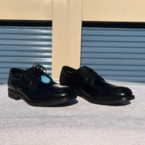 Apron Toe Shoes . Size: 11M Waterproof Hydro Shield Essential . Rockport