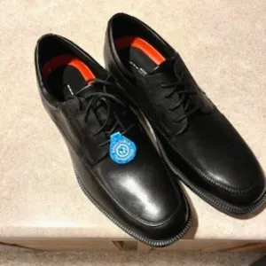 Apron Toe Shoes . Size: 11M Waterproof Hydro Shield Essential . Rockport