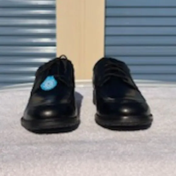Apron Toe Shoes . Size: 11M Waterproof Hydro Shield Essential . Rockport