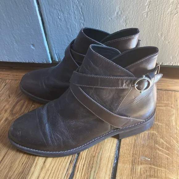 Ariat Brown Windsor Leather Booties Strap Buckle Details Women Paddock 6?