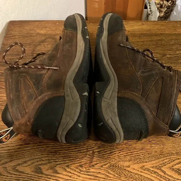Ariat waterproof boots ATS 6.5 rugged lightweight  boot