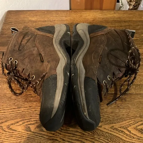 Ariat waterproof boots ATS 6.5 rugged lightweight  boot