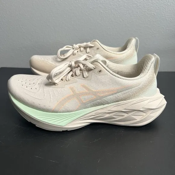 ASICS Women's NOVABLAST 4 Running Shoes Size 9.5 Oatmeal Moonrock