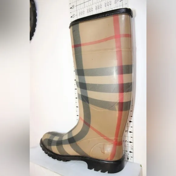 AUTHENTIC BURBERRY WATERPROOF RAIN BOOTS WELLIES. ANY WEATHER. 6