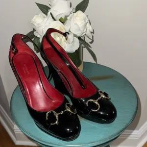 Authentic Gucci shoes size 9B