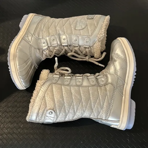 Authentic Sorel signature Disney Frozen girls waterproof winter boots sz 4