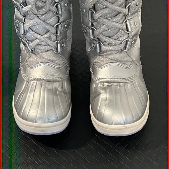 Authentic Sorel signature Disney Frozen girls waterproof winter boots sz 4