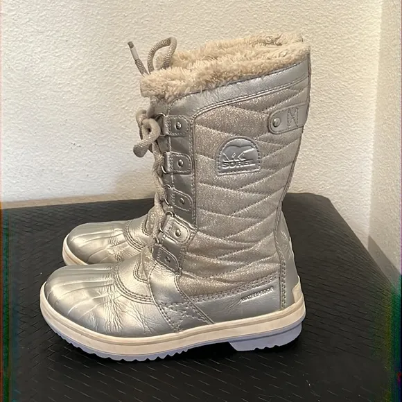Authentic Sorel signature Disney Frozen girls waterproof winter boots sz 4