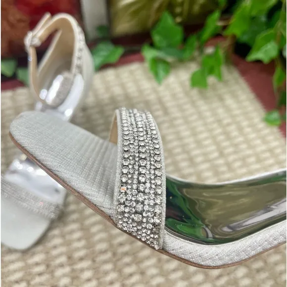 Badgley Mischka Collection Urina Heeled Sandal in 10