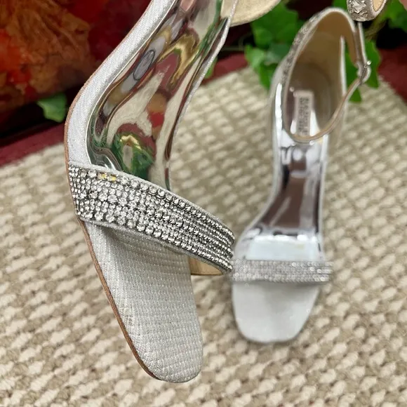 Badgley Mischka Collection Urina Heeled Sandal in 10